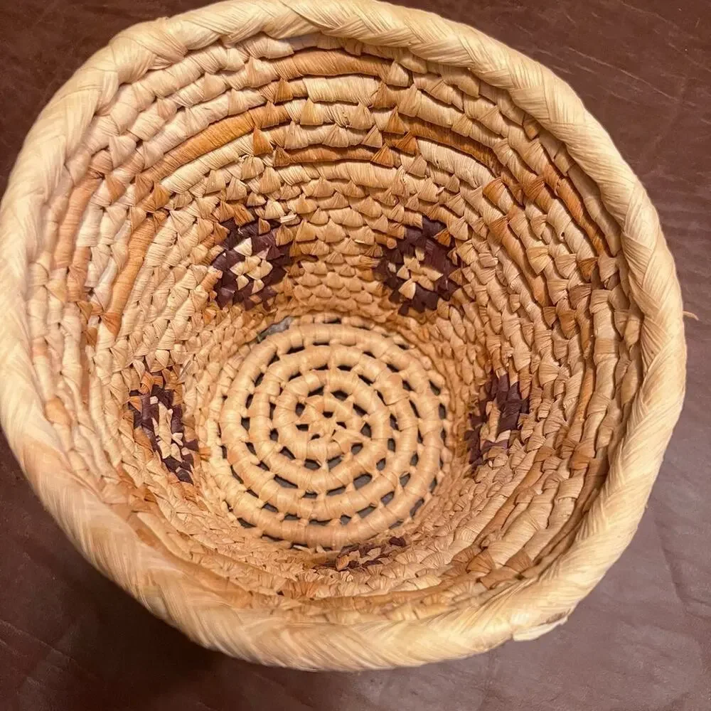 Basket weaved raffia 7-1/2”